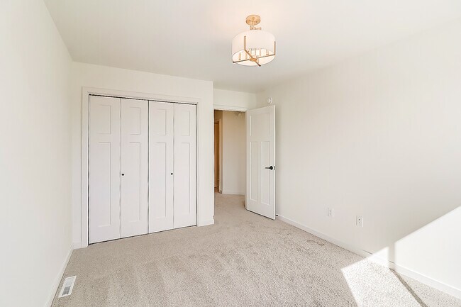 Upstairs Bedroom3_2.jpg