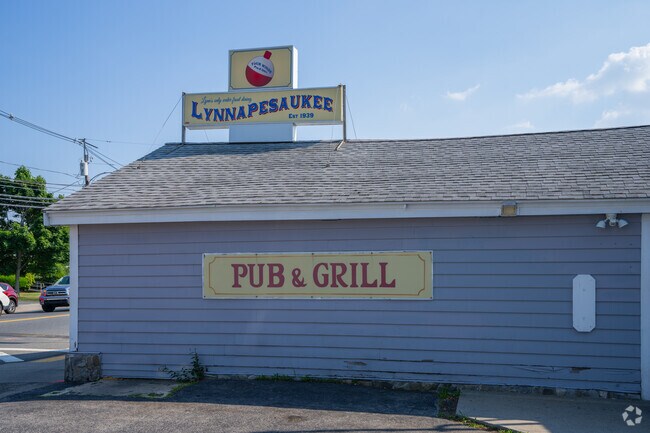 Residents of Parkland Avenue love to visit Lynnapesaukee Bar & Grill for a good meal.