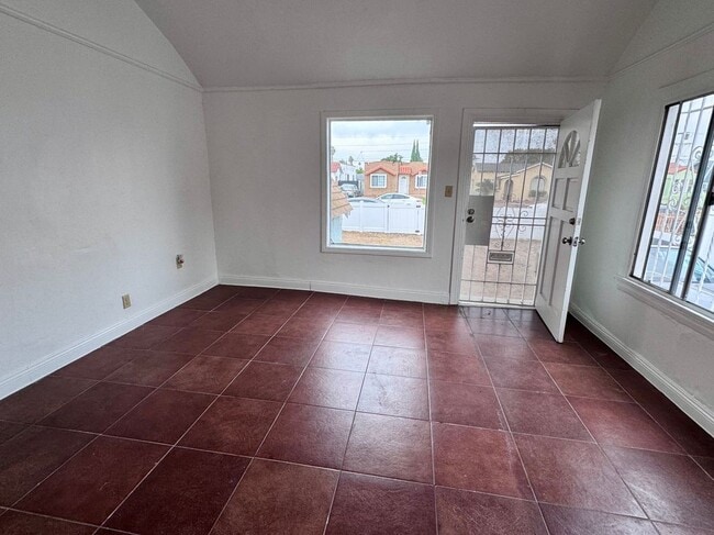 540 W 107th St, Los Angeles, CA 90044 - photo 2