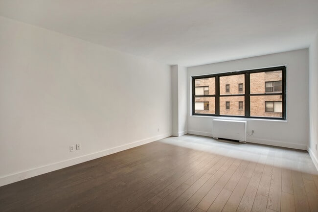 305 W 45th St, New York, NY 10036 - photo 4