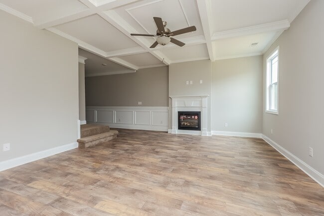 1156 Black Oak Cir, Clarksville, TN 37042 - photo 2