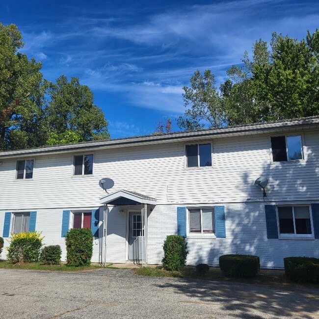 1019 Colonial Dr unit 1, Benton Harbor, MI 49022 - photo 2