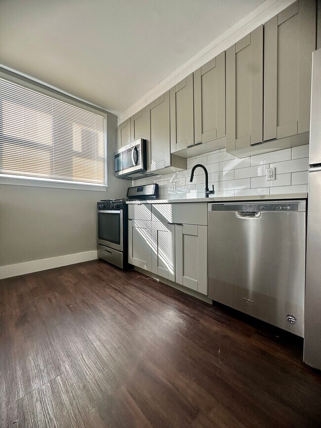 1321 E Johnson St unit 2, Philadelphia, PA 19138 - photo 4