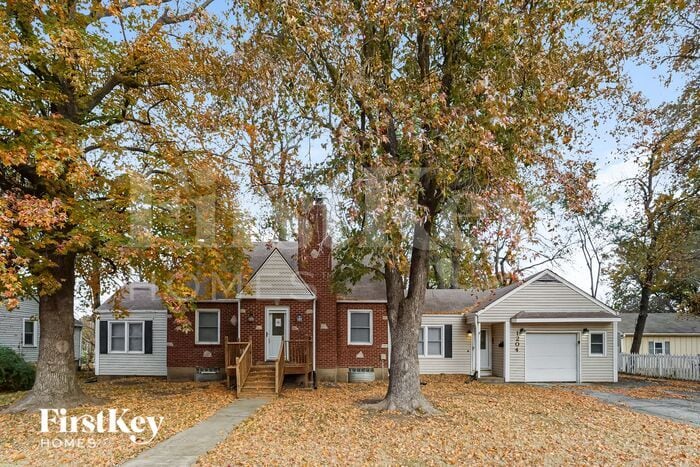 1204 Highgrove Rd, Grandview, MO 64030 - photo 1