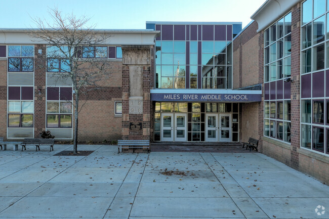 Miles River Middle School is a highly rated, public school located in Hamilton.