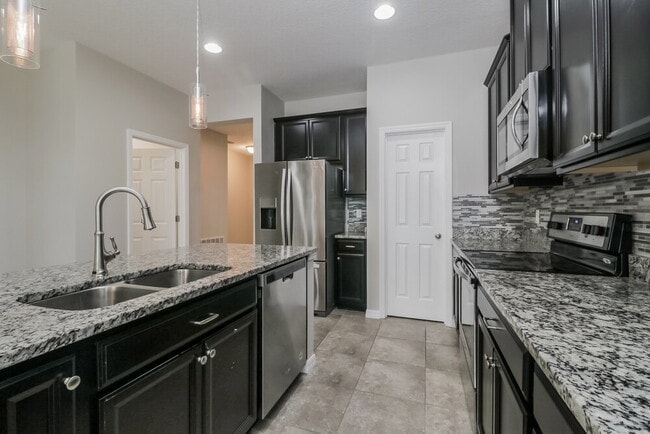 32644 Rapids Loop, Wesley Chapel, FL 33545 - photo 7