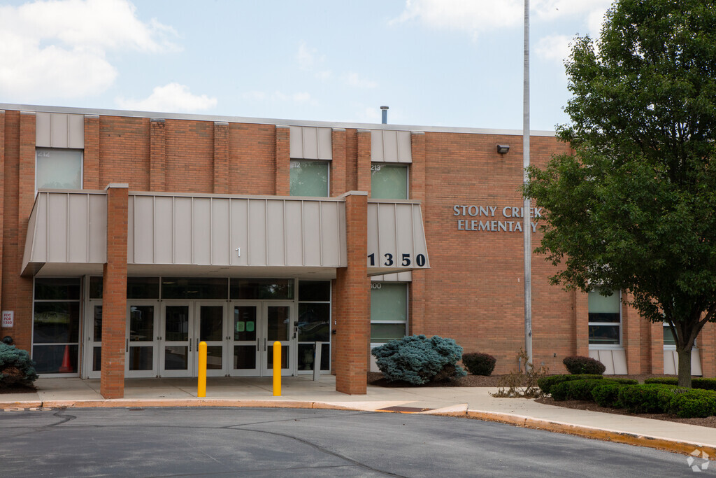 Stony Creek Elementary School front entrance in Noblesville.