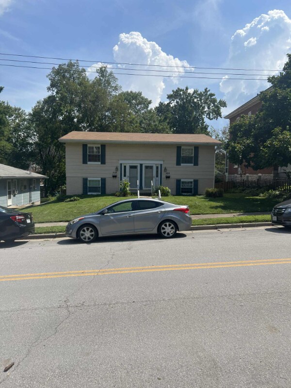 520 S 6th St Unit 518, Saint Charles, MO 63301