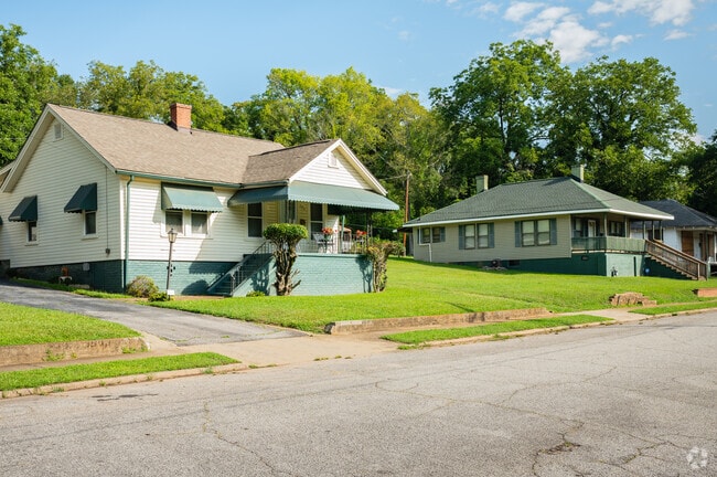 Single story homes sitting on moderate plots of land are a common sight in the area.