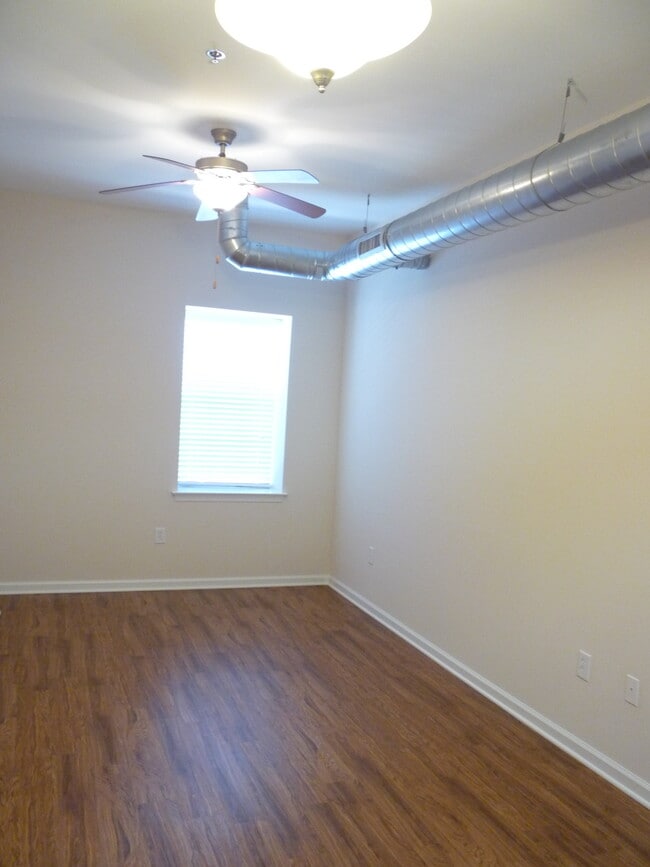 215 N 6th St unit 2, Emmaus, PA 18049 - photo 4