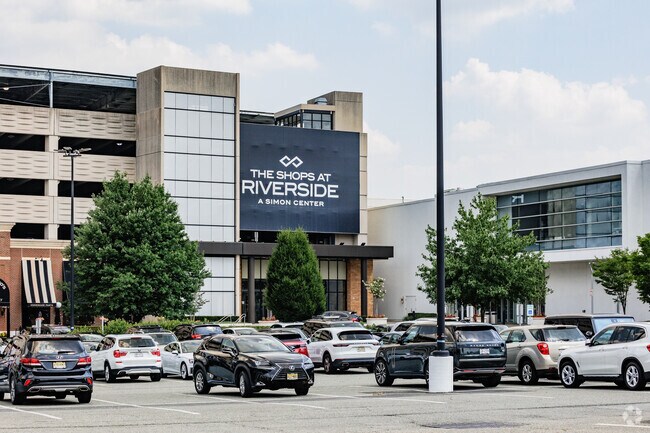 The Shops at Riverside offers everything from food to Bloomingdales in Hackensack, NJ.