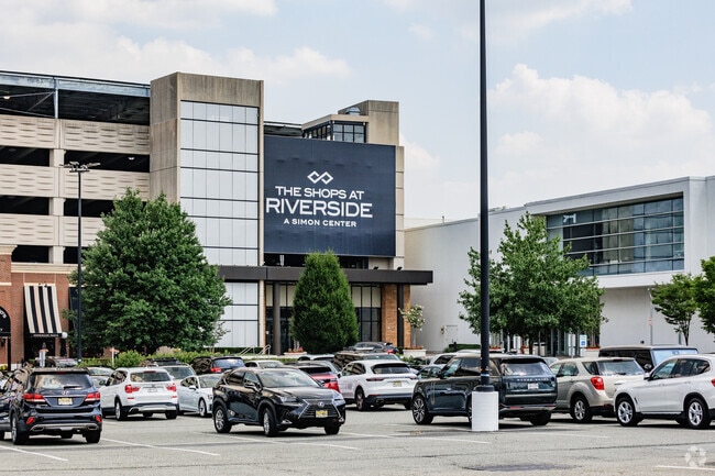 The Shops at Riverside offers everything from food to Bloomingdales in Hackensack, NJ.