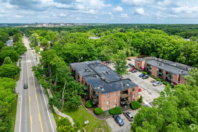 Jackson West, Ann Arbor, MI 48103 - photo 5