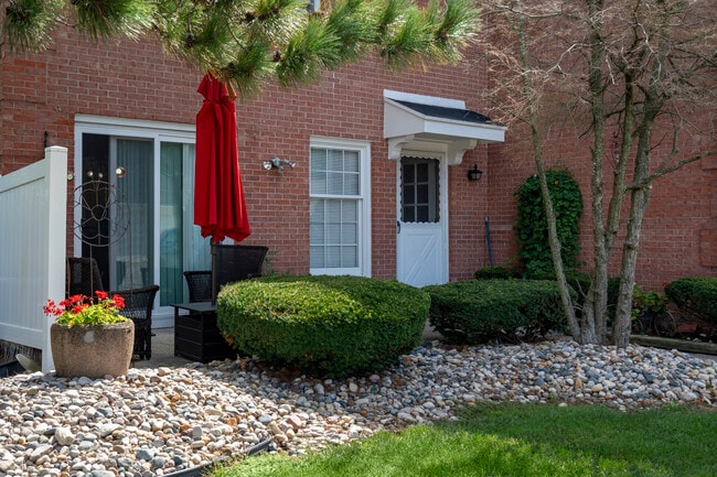 Cresthaven Apartments, Toledo, OH 43614 - photo 4