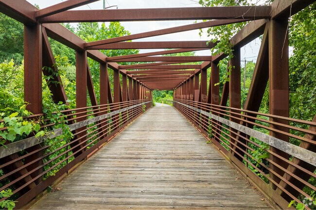 The Norwottuck Rail Trail's 10.0-mile point-to-point trail in Northampton is perfecting for biking and running.
