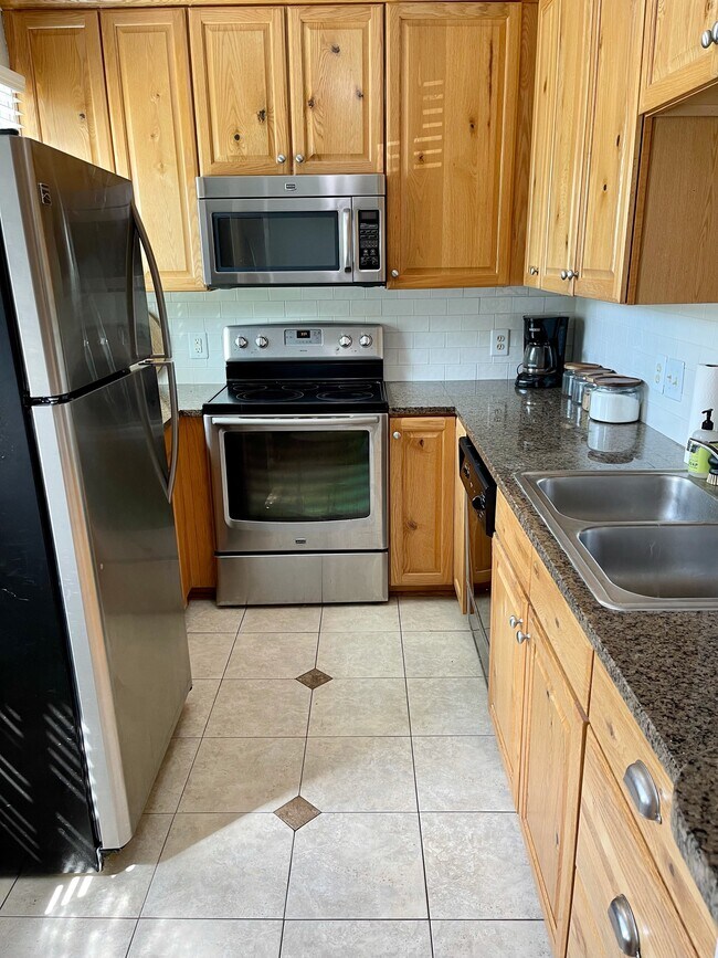 536 Wakefield Dr unit A, Charlotte, NC 28209 - photo 4