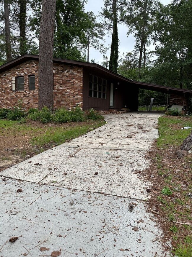1934 Dirk Dr, Macon, GA 31217
