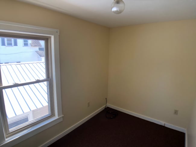 20 Winter St unit 20 Winter Street, Laconia, NH 03246 - photo 2