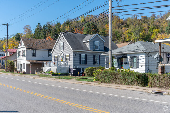 Traditional and Foursquare designs in Wolfhurst date as far back as 1900.