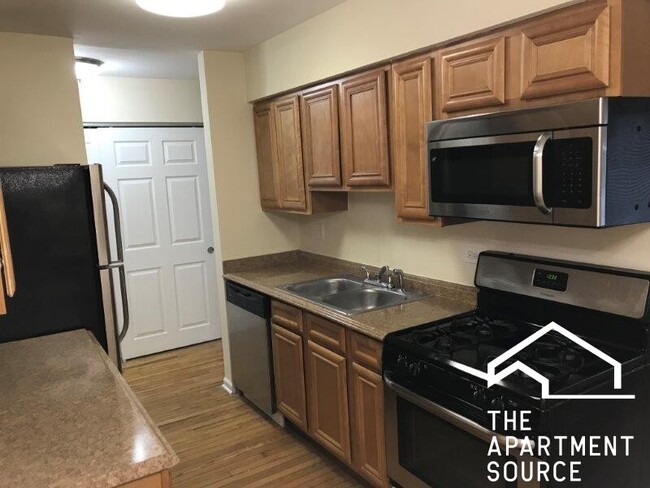 1630 W Estes Ave unit 1F, Chicago, IL 60626 - photo 2