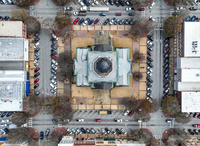 Avery Park is ideally situated just moments from downtown Newnan, making it a perfect destination with a vibrant selection of restaurants and retail shops at your fingertips.