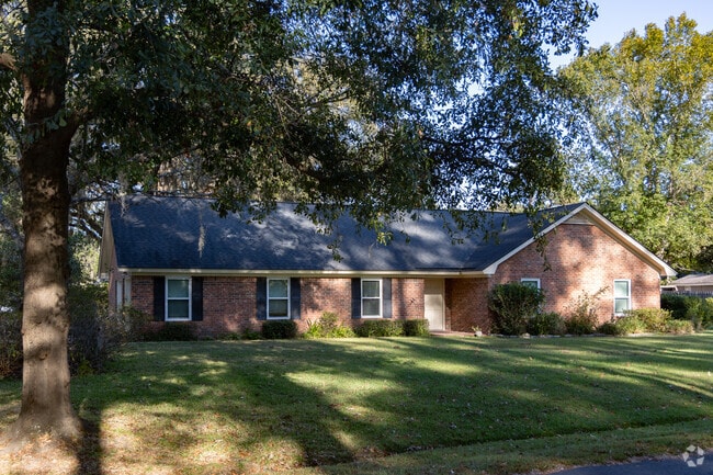 Brick ranch style homes in Richmond Hill offer classic design features.