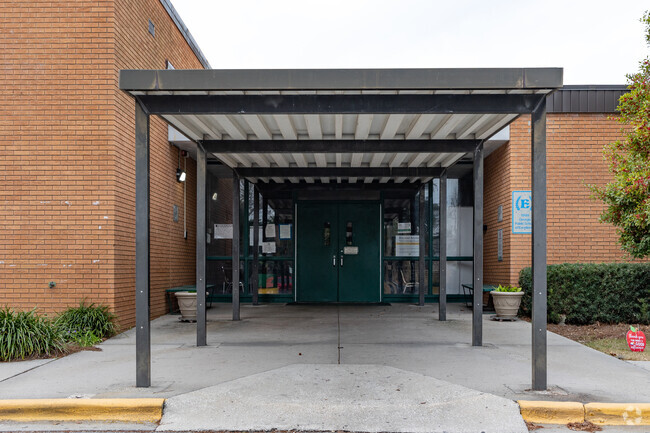 Entrance to Shuman Elementary School.