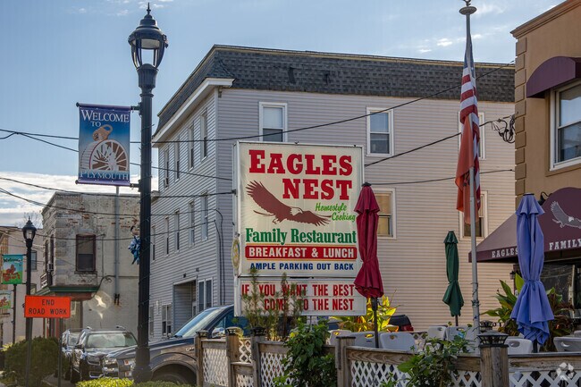 Check out the Eagles Nest restaurant for excellent breakfast options.
