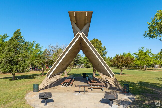 Covered Picnic area with Barbecue Grills in Earlywine Park in Lakeridge Run