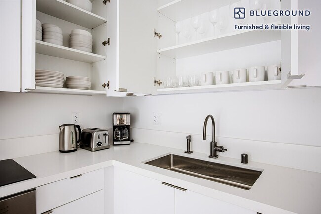 1130 N Orange Dr unit FL3-ID1304, Los Angeles, CA 90038 - photo 6