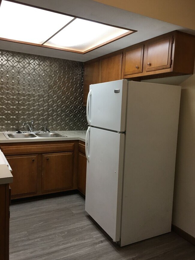 805 Mitchell Ave unit . 8, Beverly, OH 45715 - photo 6