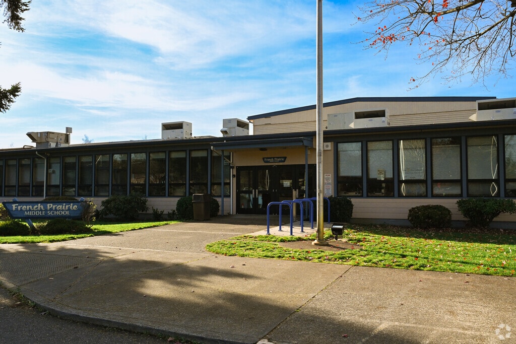 French Prairie Middle School provides education in the neighborhood of 
Woodburn.