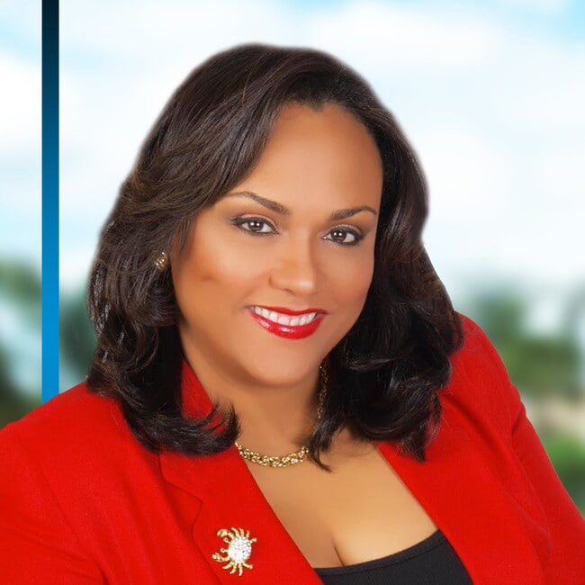 Damiana Mendes Ponce Real Estate Agent in Coconut Creek, FL