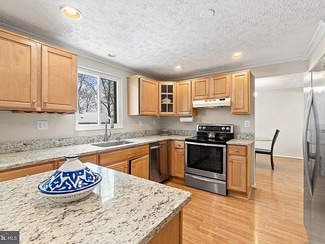 312 Samantha Dr, Sterling, VA 20164