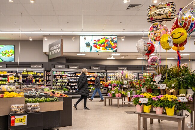 Need to pick up some groceries? Grab some food in Dorsey's Search.