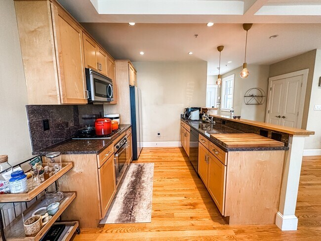 15 York Place unit 5, Cambridge, MA 02141 - photo 7