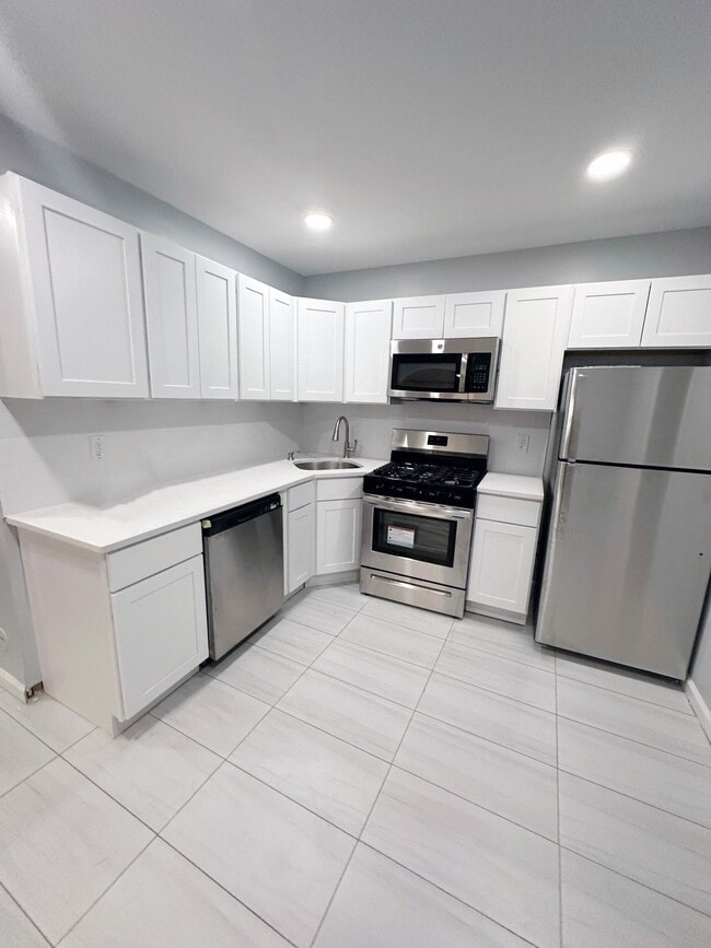 1 Murray Hill Terrace, Bergenfield, NJ 07621