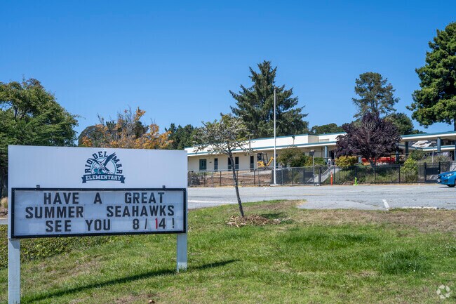 Rio Del Mar Elementary School focuses on the higher education of its students.