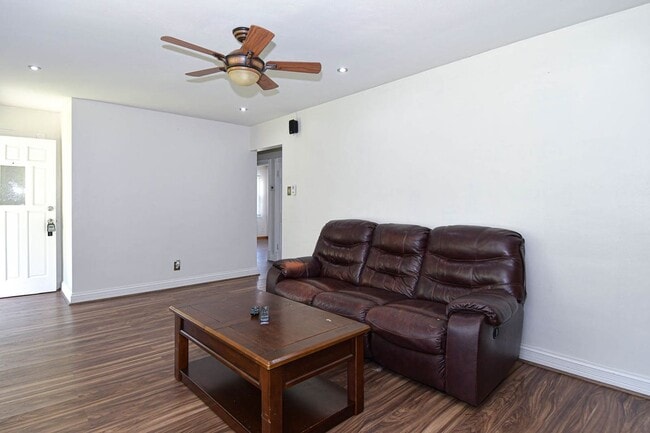 9310 Radio Dr, Saint Louis, MO 63123 - photo 5