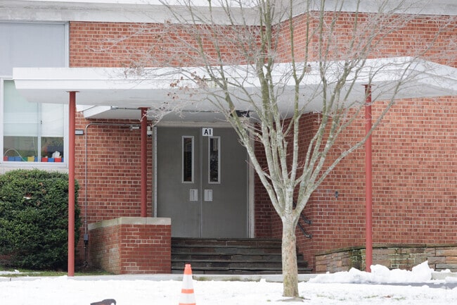 62% of students at J. Spencer Smith Elementary School in  Tenafly, NJ are proficient in math.