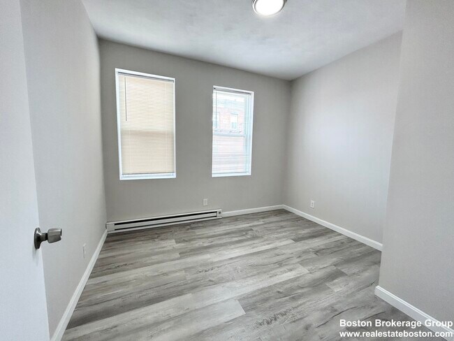 165 Grove St unit 6, Chestnut Hill, MA 02467 - photo 4