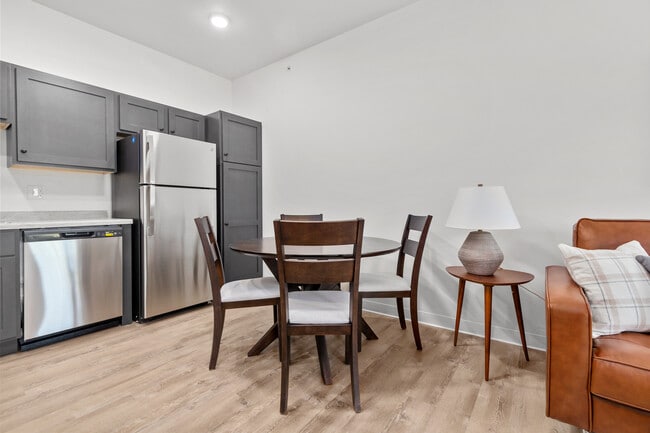 Fox Flats-Fully Furnished with Private Garage, Neenah, WI 54956 - photo 6