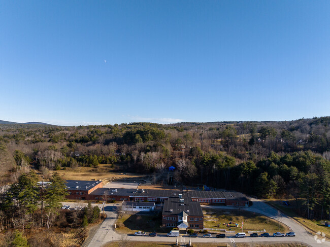 New Boston Central School in New Boston, NH serves grades K-5.