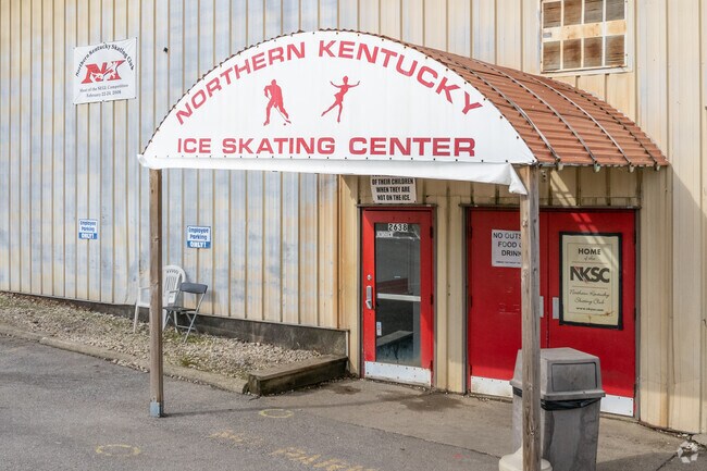 Near Villas Hills, Northern Kentucky Ice Skating Center has a full-size NHL rink.