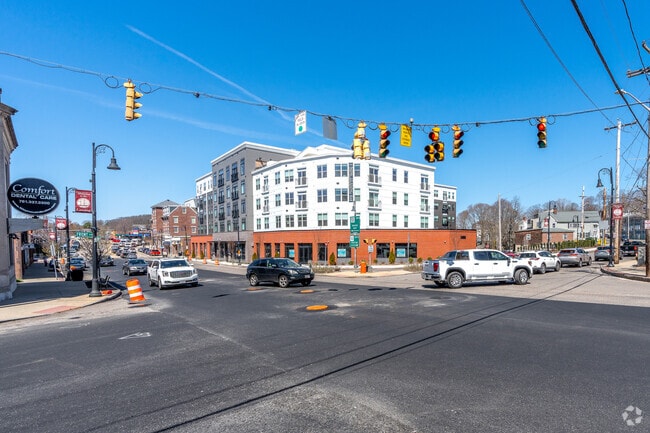 Traffic By The Aden in Weymouth Landing