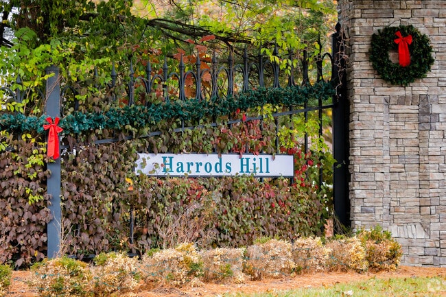 The average household income in Harrods Hill is around $238,753.