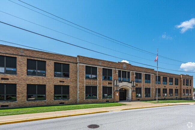 There are 533 students in grades PK, K-4 at Barnesville Elementary School.