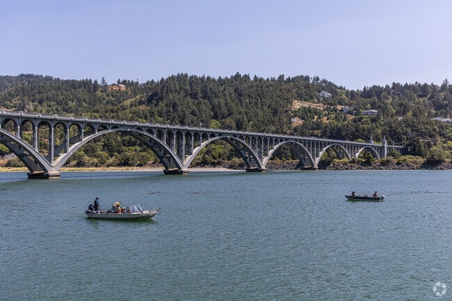 Salmon fishing is a popular activity in the nearby Rogue river.
