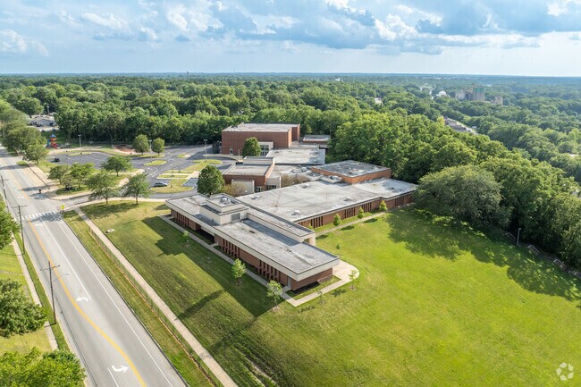 Thomas Miller Elementary School serves students from kindergarten to 4th grade.