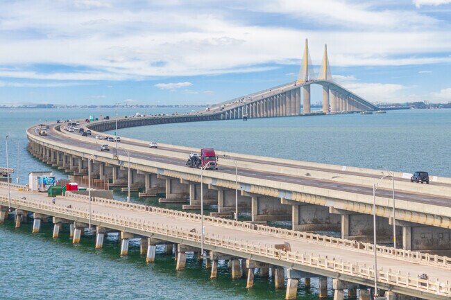 Spend the day fishing from the Skyway Pier State Park in Tierra Ceia.